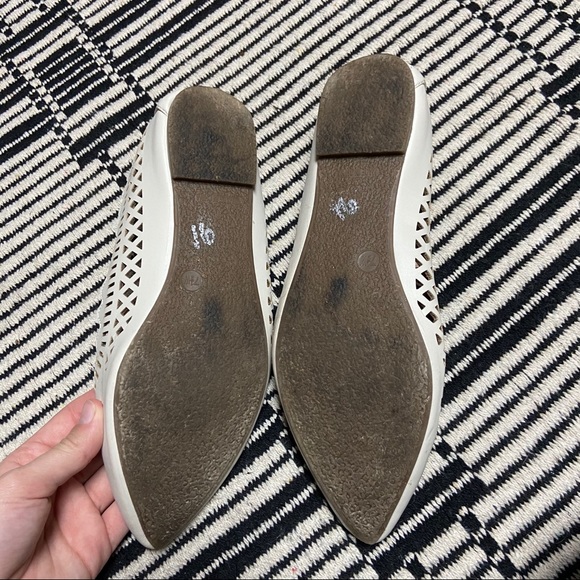 Cute pattern holed flats - Picture 2 of 6